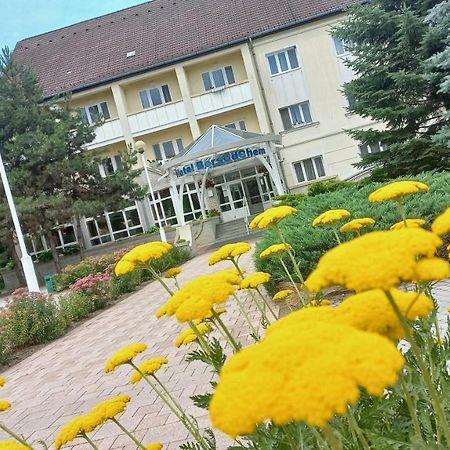 Hotel Borsodchem Kazincbarcika Bagian luar foto