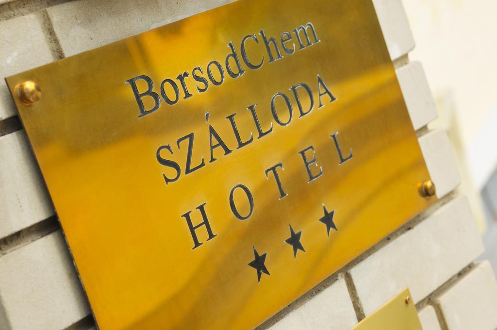 Hotel Borsodchem Kazincbarcika Bagian luar foto